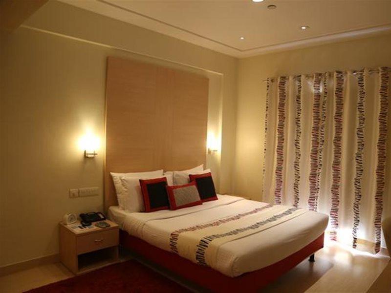 อเวลอน คอร์ตยาร์ด Hotel นิวเดลี ภายนอก รูปภาพ