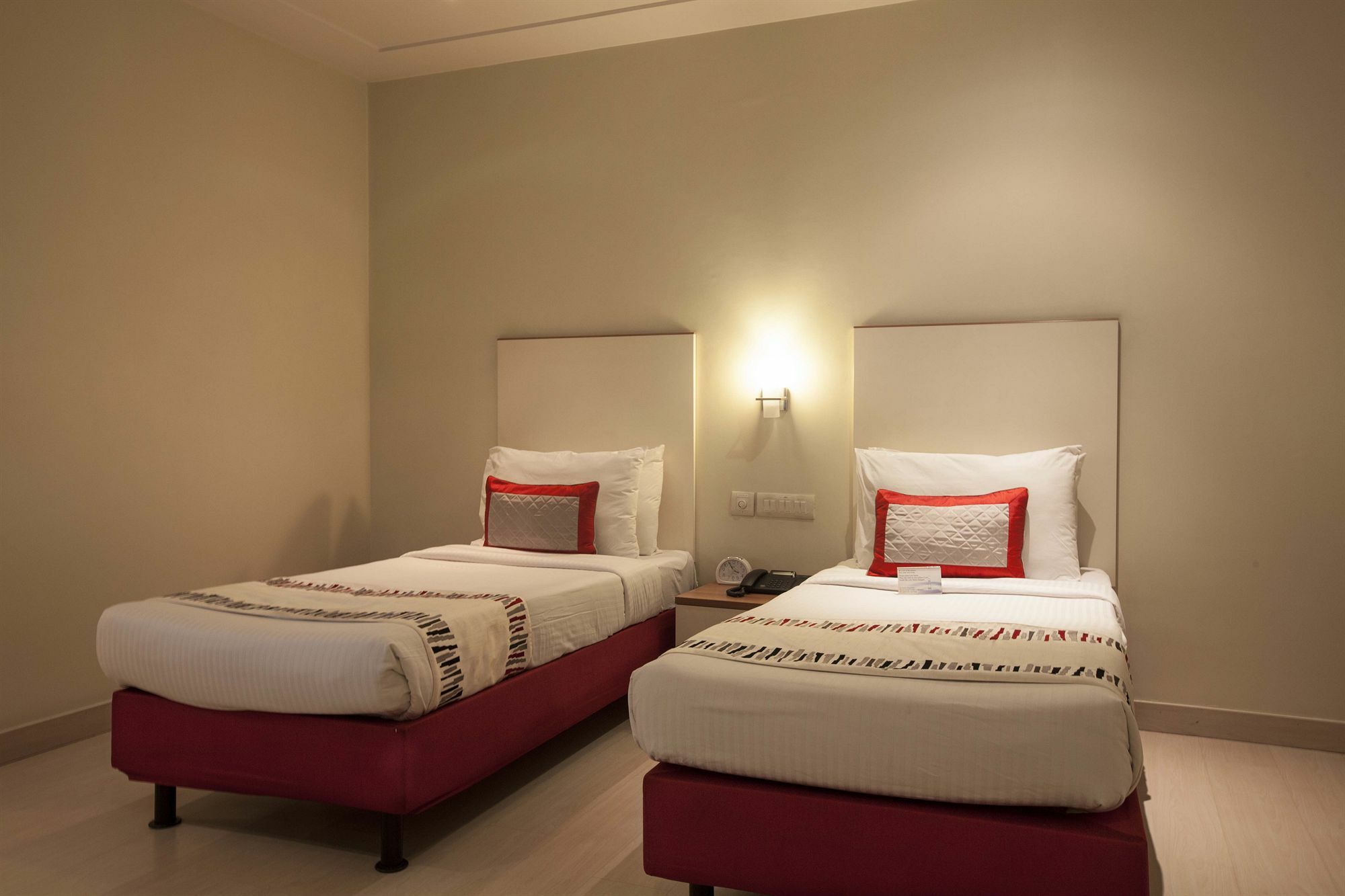 อเวลอน คอร์ตยาร์ด Hotel นิวเดลี ภายนอก รูปภาพ