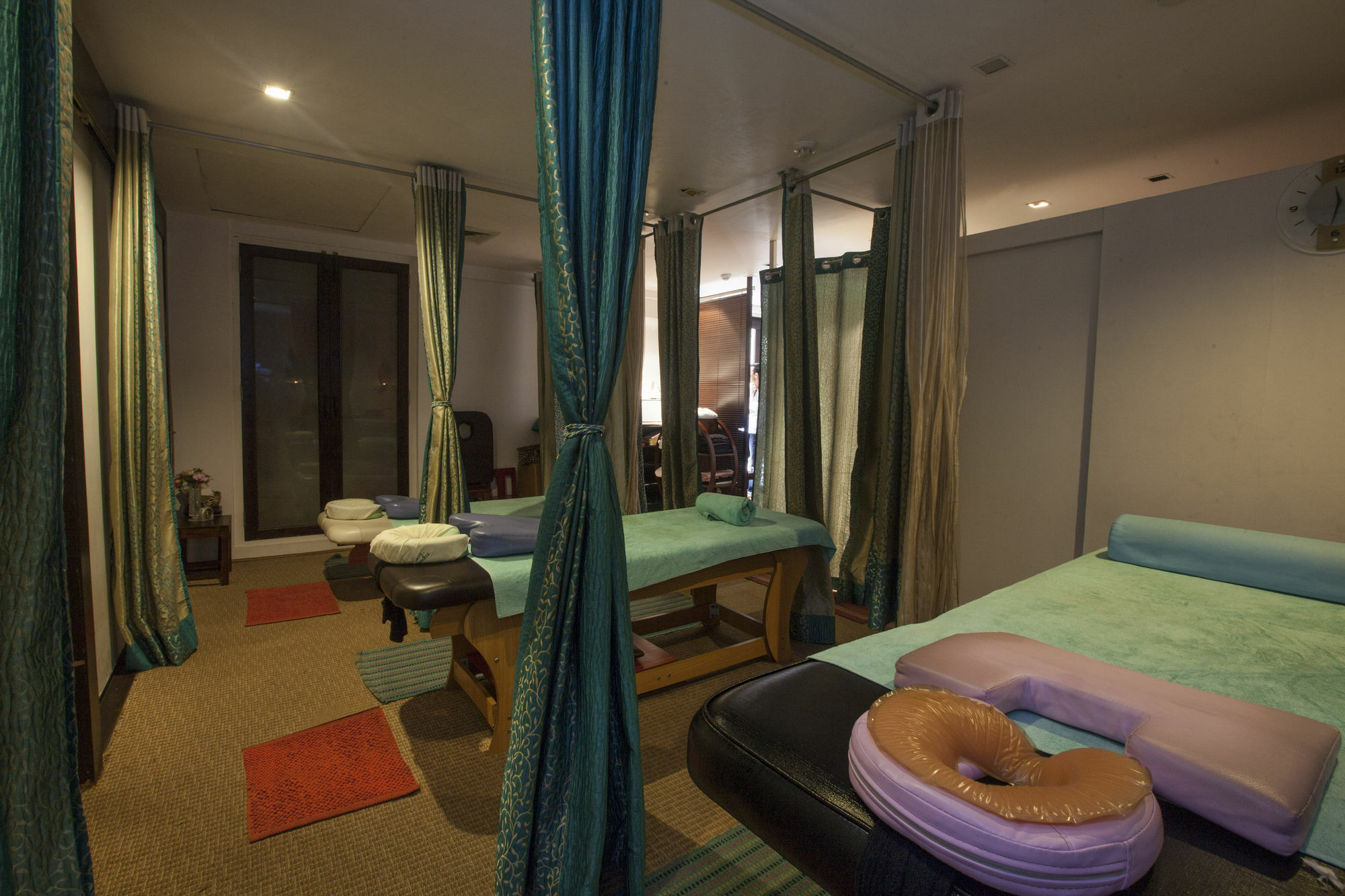 อเวลอน คอร์ตยาร์ด Hotel นิวเดลี ภายนอก รูปภาพ